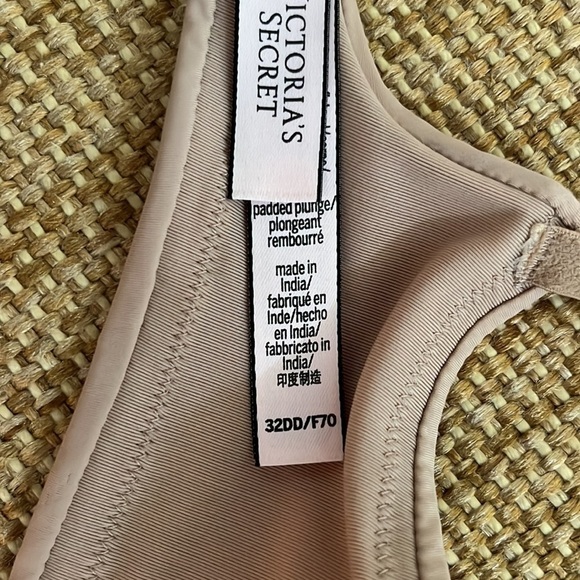 Victoria’s Secret Padded Plunge Push-Up Bra Size 32DD - Picture 4 of 6